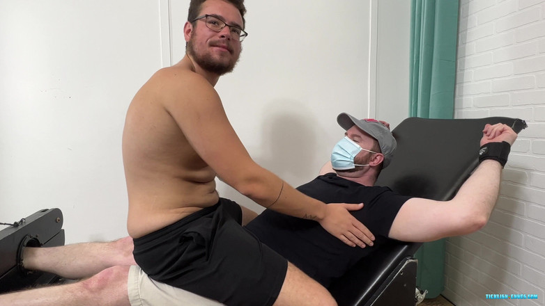 Ticklish Chubs: くすぐりラウンドロビン - パート2