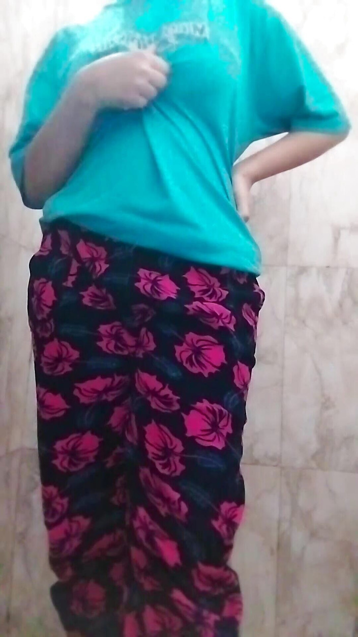 Riyathakur: 裸体德西青少年 第4集