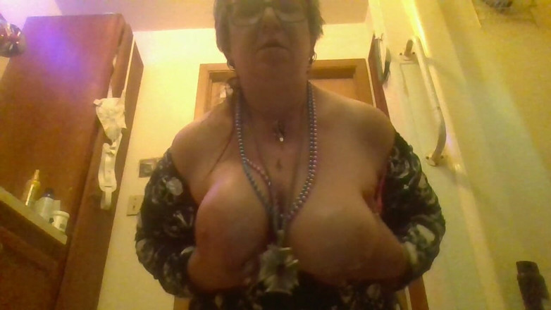 krazykristin: New Model Tries Strip Tease and Touching Herself with Hot...