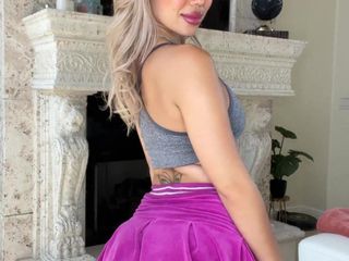 Daily Smoke: Luna Luxe&#039;s Ass Looks Amazing in This Short Pink Skirt