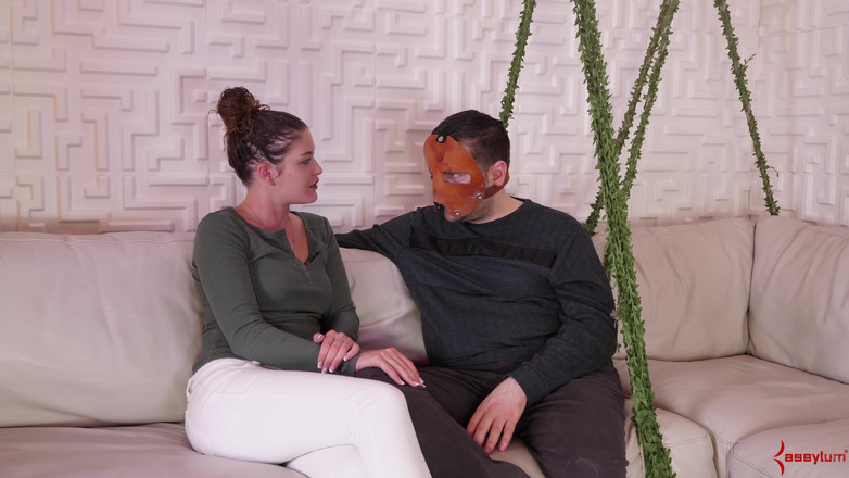 Assylum & Slavemouth: Quente milf rabuda fica duro depois de adorar os pés...