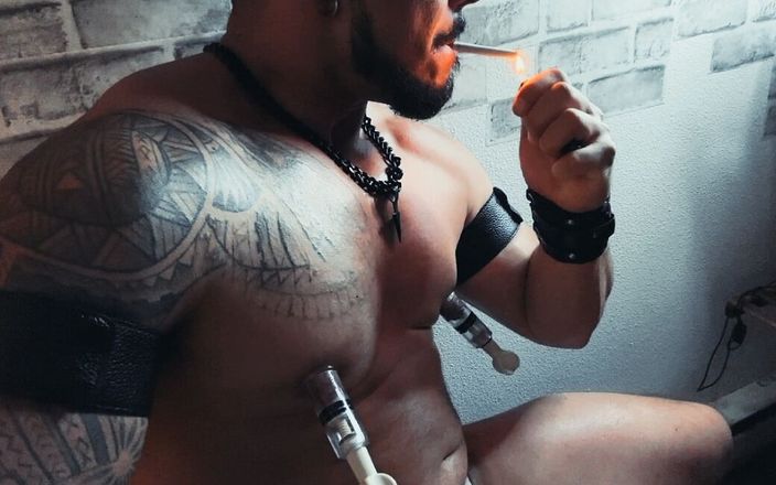 Reds and Muscles: Vole, popadněte cigaretu a pojďte se mnou stříkat!