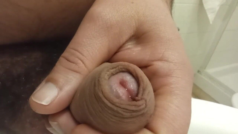 Kinky Guy: सुबह Stron पेशाब और चमड़ी खेल। चरम क्लोज अप.