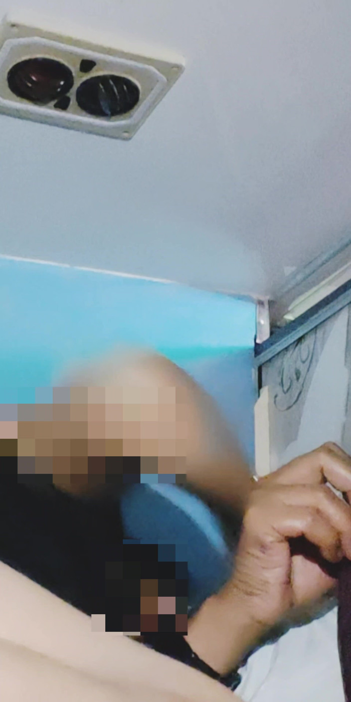 Divyaraj99: Дівчина з автобуса