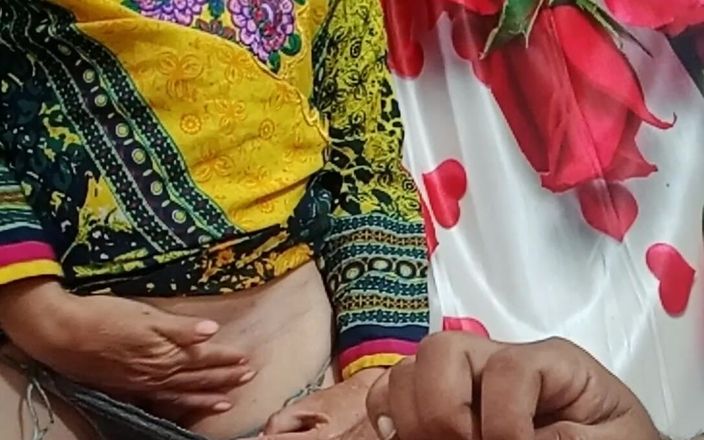 Bolly Karma: Mogen dam vill ha kuk inuti fittan