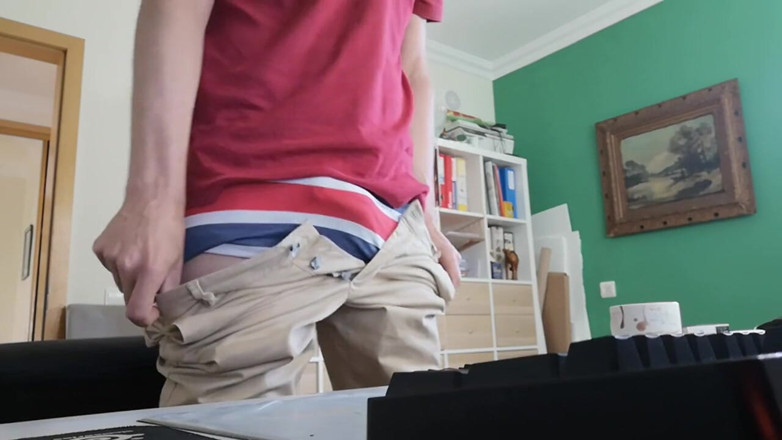 Rafael Torreano: Homeoffice jerkoff with cumshot on my desk