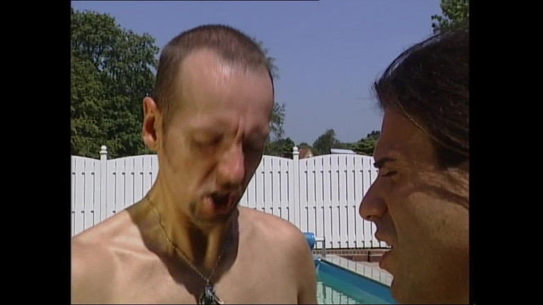 Purzel Official: 丰满的金发淫荡婊子与两个大鸡巴男人发生性关系，这就是为什么她很满足