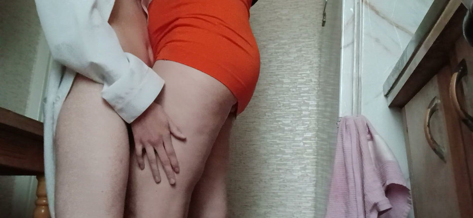 Lesbian-illusion: Milf doktorka má riskantní sexuální setkání se svou mladou sestrou...