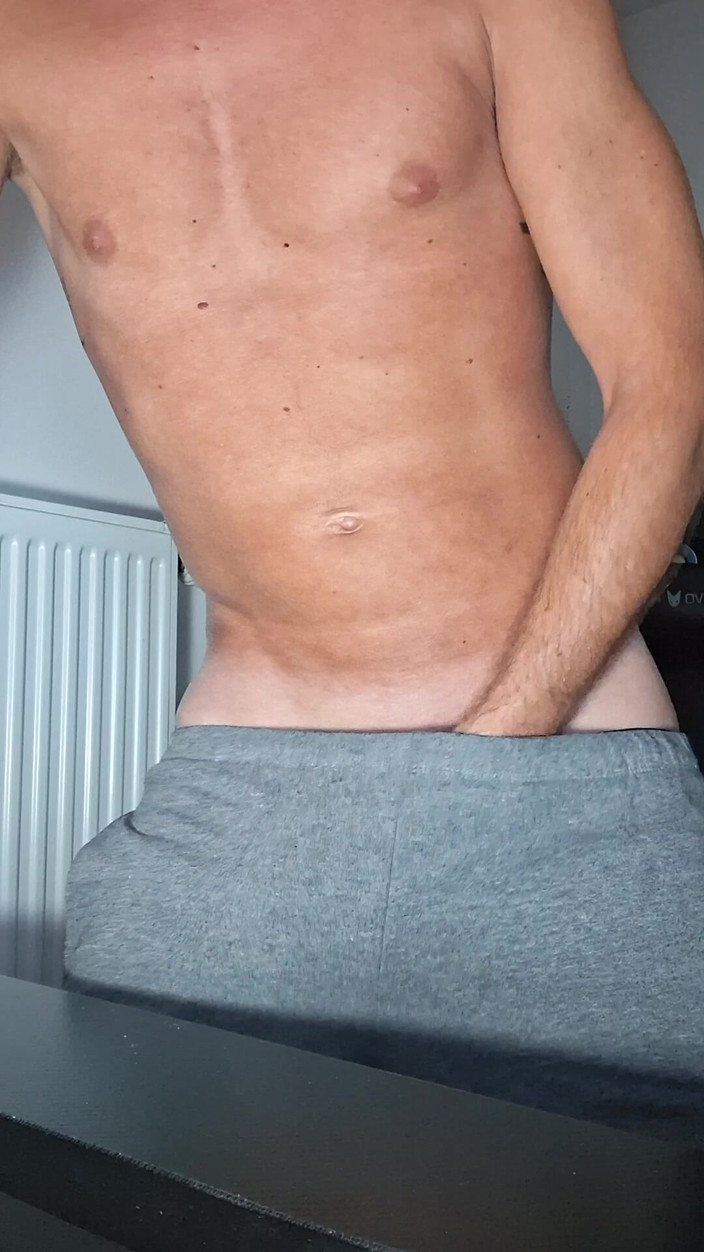 Xfroska: ショートパンツとボクサーパンツで勃起する