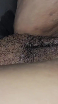 내 자지를 쓰다듬고 흑인 대물 자지를 주는 라틴계 밀프 예쁜 발