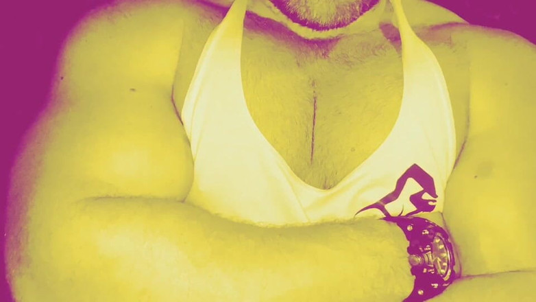 Jack stacked: 駐車場でのジムのフレックストレーニング後