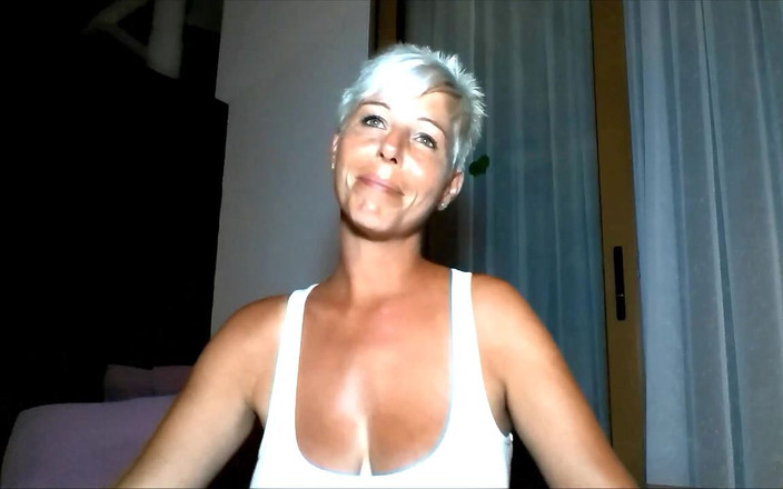 Melissa Deluxe: Aku kencing di Samudra Hindia