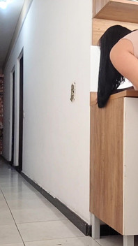 Sexo arriesgado con el amigo de mi esposo, ¡no pude dejar de ver su polla erecta!