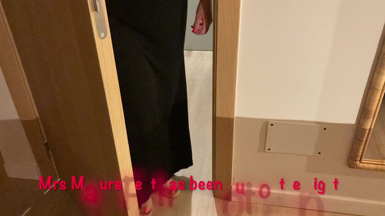 Mr MF: ミセス・マチュア LBDの足ととても臭い靴