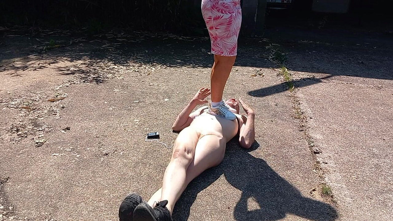 Lady Luciana Di Domizio: Bizarre Walk