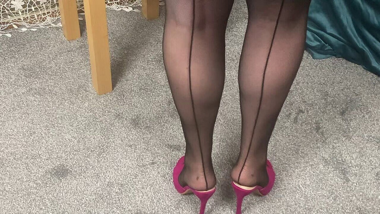 Mr MF: I piedi della signora matura si spoglia della gonna di...