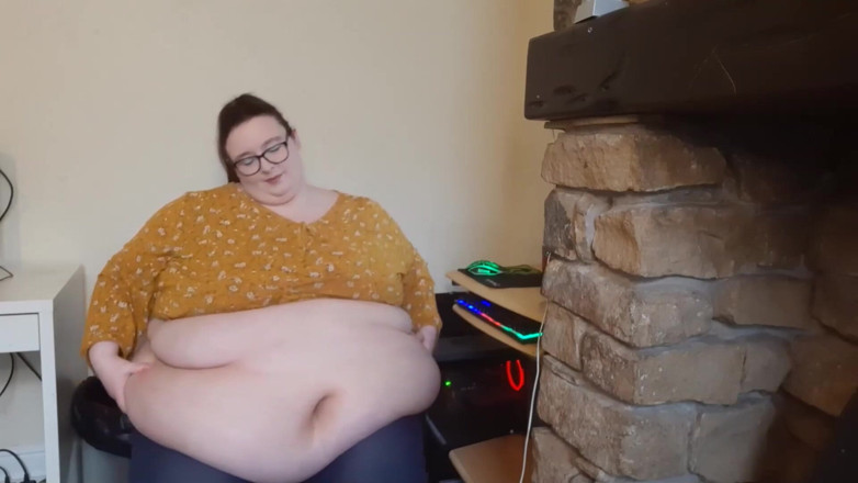 SSBBWLadyBrads: Fat girl office struggles