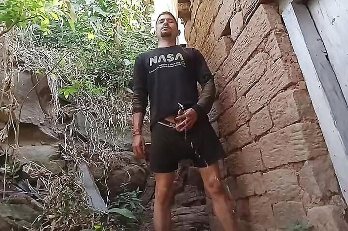 Gangbang straight: नग्न भारतीय लड़का आउटडोर 5