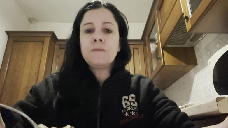 Bergami Melissa: I Devour a Chicken and Shock Your Sensibility