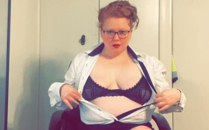 Redhead slut: Fifty's Security/profesor