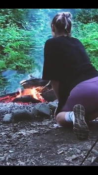 Seks remaja di dalam hutan, dalam khayal. video sebenar