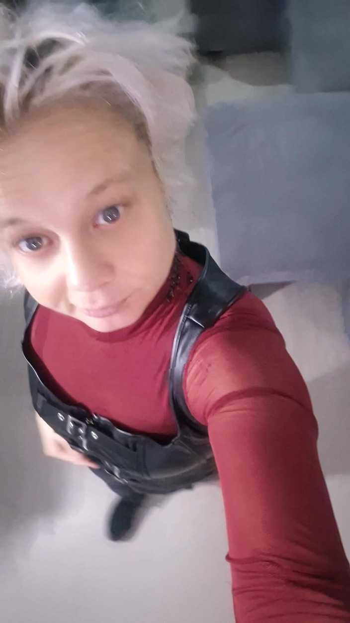 Sofy13: Kamu suka sama bajuku nggak?