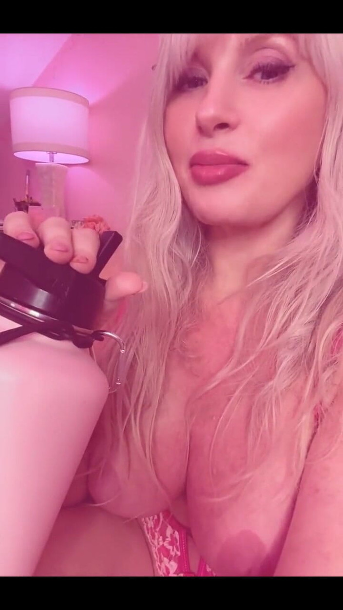 PaintedRose: Ein bisschen b cup lol