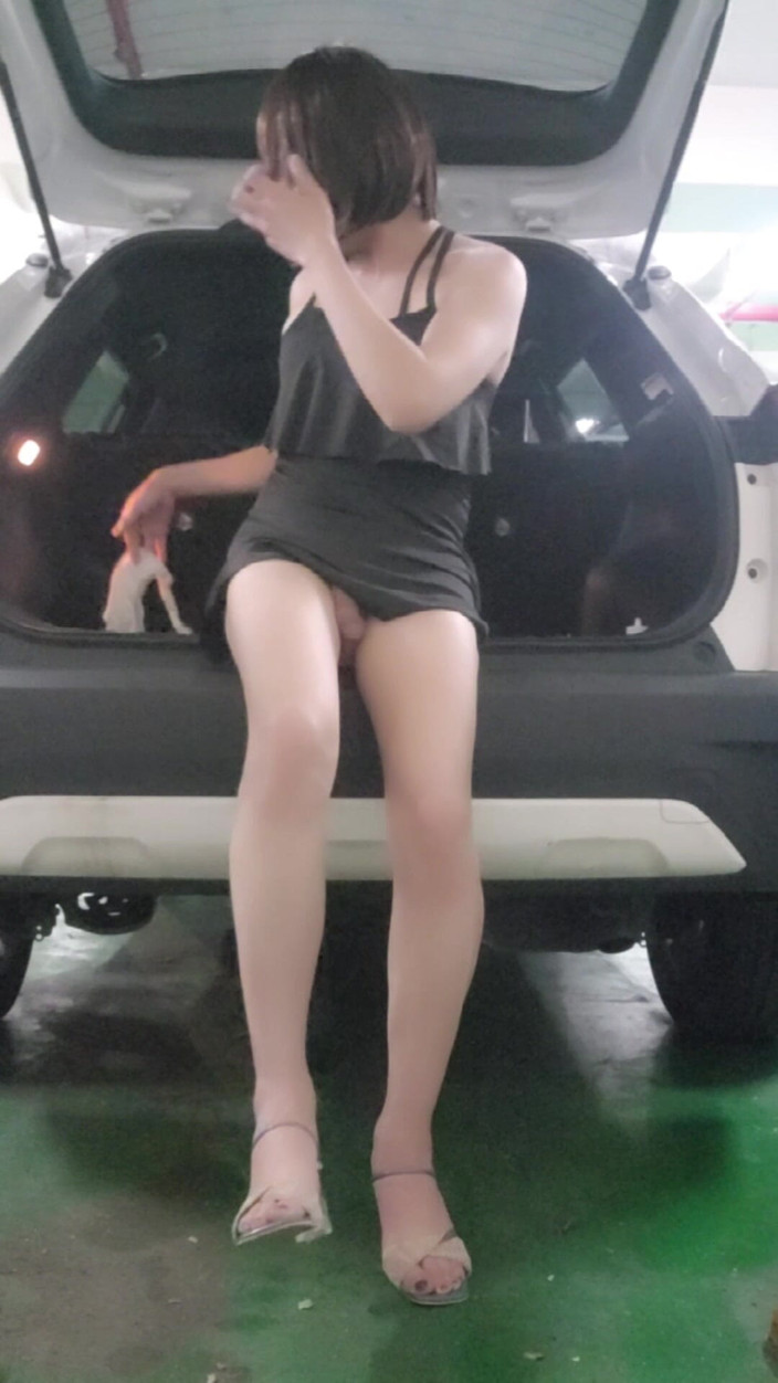 Taiwancdgirl: Masturbatie op de parkeerplaats, anale seks en cumshot.