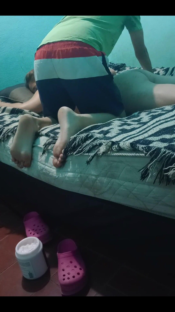 Fitcure1: Massage mit sahne, bis sie nackt ist