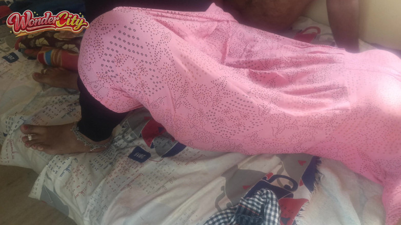 Pushpa studio: 主婦ピンク・チュディがベッドで熱くセックスする