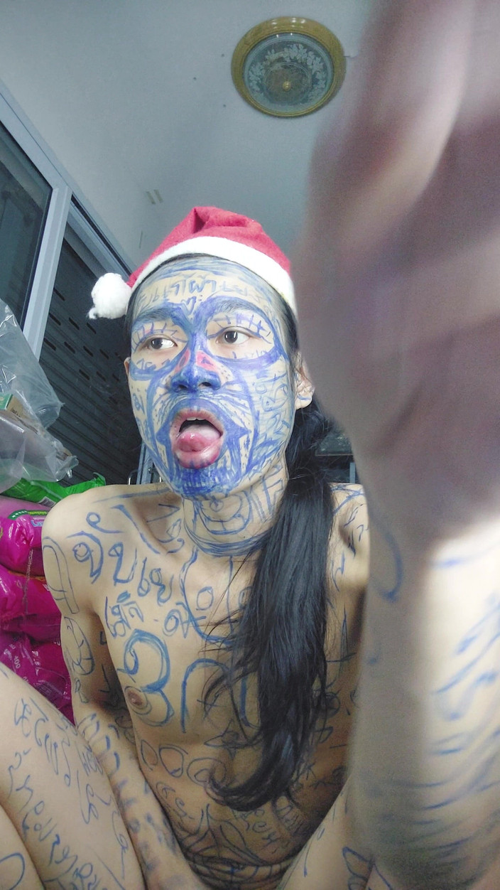 Clown likes to play with colors: Payaso jugando con bolígrafo de tinta