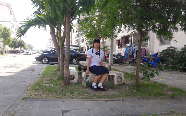 Fampfy Nana: Thajská studentka ladyboy mi ukaž