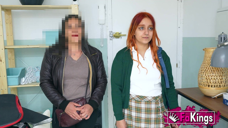 FAKings: 带你的继母去上班！18 岁的宝贝带来了她自己的继母的色情处女作