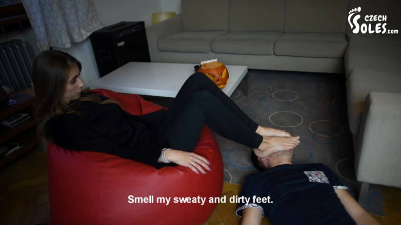 Czech Soles - foot fetish content: 마녀를 지배하는 발의 사악한 주문 아래!