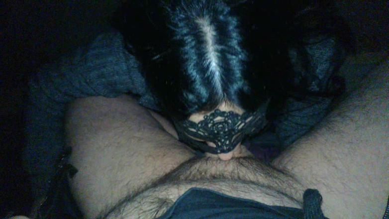 Toilet Mommy: Ragazza Calda Fa Salivoso Pompino in Stile Video Con Punto...