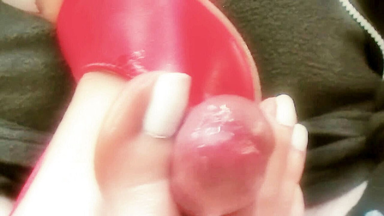 Lydia Privat: Footjob di hotelpool