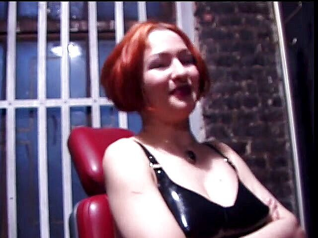 Project Femdom: Lelaki disumbat dalam mulut dari Femdom