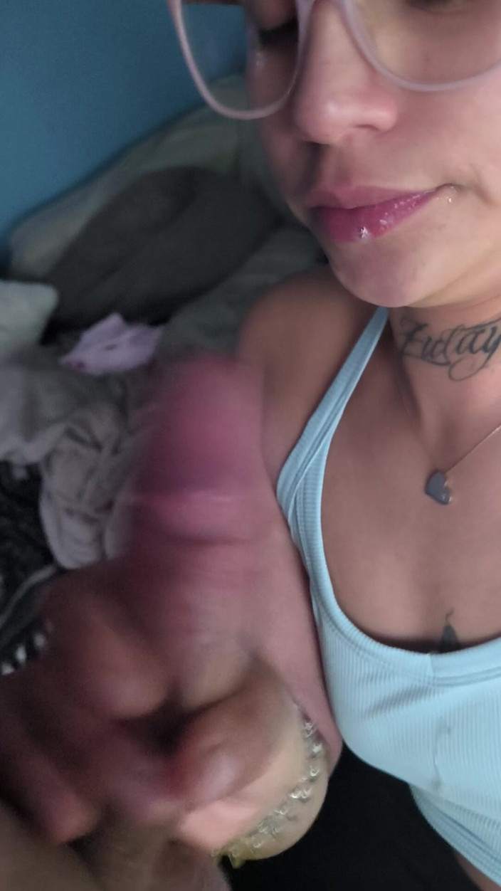 ProductiveCleat258: Vecinul îmi dă laptele lui în față