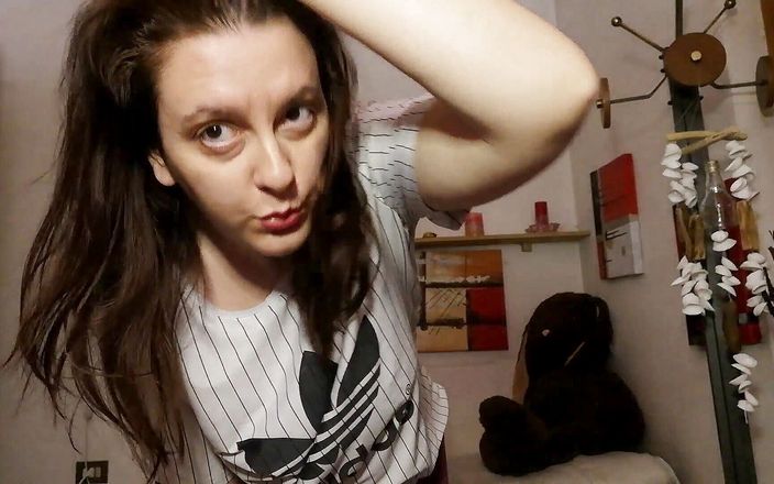 Nicoletta Fetish: Sweaty armpits costum video