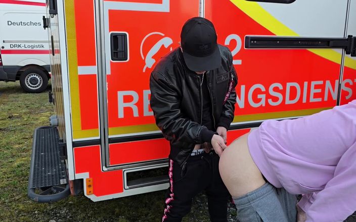 boyzxy212: Eşcinsel kaltağımı halka açık otoparkta prezervatifsiz siktim - açık havada riskli...
