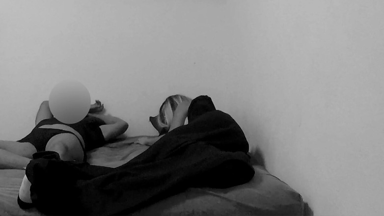 Glenn studios: Bini saya miang dan membangunkan saya dengan menghisap zakar saya....