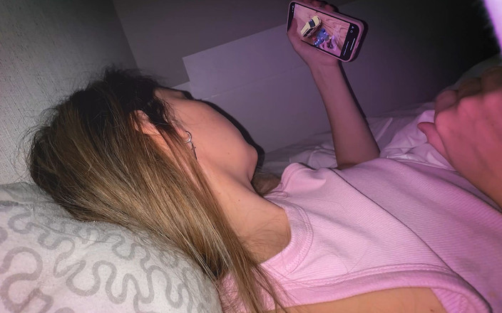 Gigi oficial: 我没钱干她！我刚把我的手机给了她玩游戏