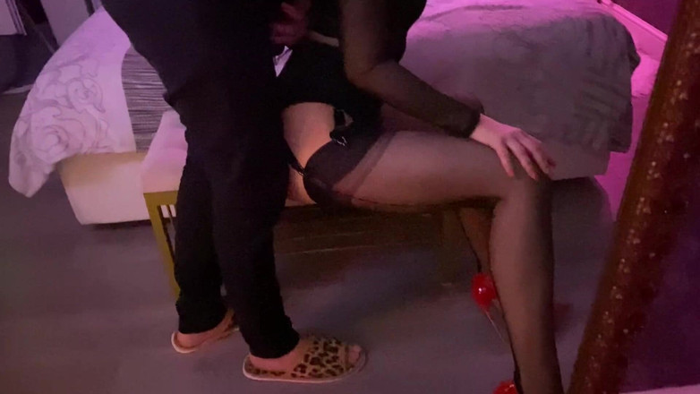 Slowly Tease: 24 (penuh) pantat bahenol cewek ini nyepong dan ngentot kontol sampai...