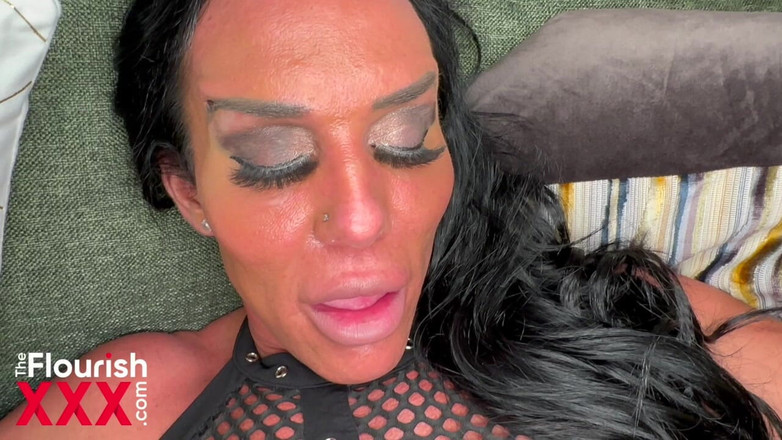 The Flourish XXX: 알리야 테일러 후장 깊숙이 들어가는 마사지