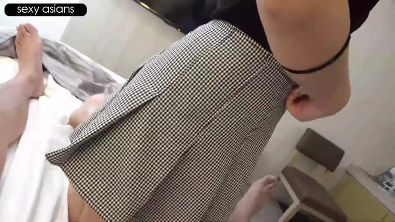 Asian cutie: Lächelnde Mietwagen-sekretärin wird zu einem privaten moment gezogen, der mit...