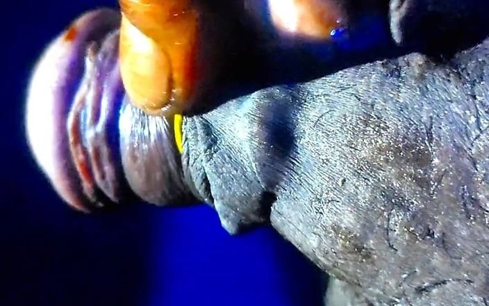 Dreamcatcher701: Индийский бенгальский паренек грязно стоны трахает дрочкой огромный член с шоколадным сиропом большой черный член и камшот.