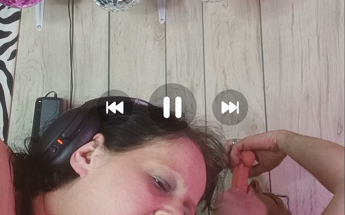 HerculesnVENUS: Threes not a crowd saat nyepong kontol dengan keras