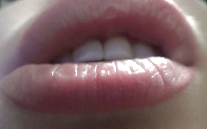 Goddess Misha Goldy: Big full lips, teeth and moaning fetish!
