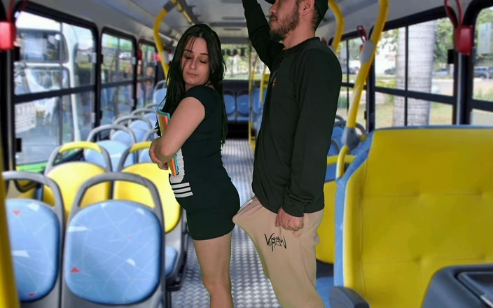 Jennyferpimenta: Student Humped and Fucked Inside the Bus in Public!