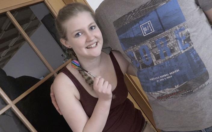 Casting66: Julia play dart looser me fode !!